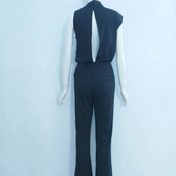 Rückansicht eines stylischen jumpsuits für damen