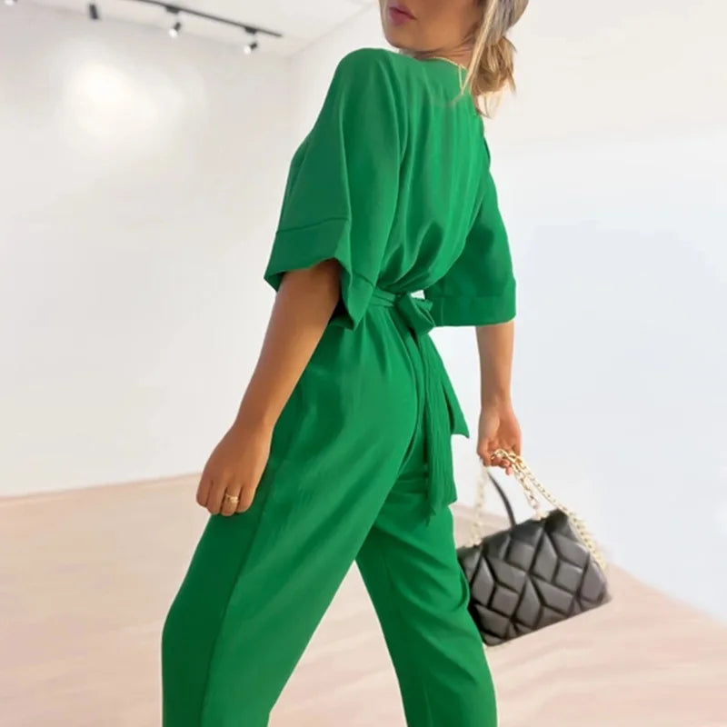 WW | Schlichter Jumpsuit Mit V-Ausschnitt Und Kurzen Ärmeln