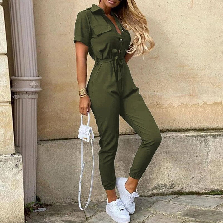 W&W Mode | Jumpsuit mit Frisur Upgrade deine Sommergarderobe mit unserem stylischen Jumpsuit mit Frisur