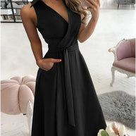 WW | Wickelkleid Ärmelloses Kragenloses Design Vorteilhaftes Taillenband Knielang