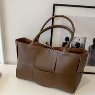 WW | Gewebte Lederhandtasche Mit Modernem Design