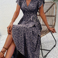 WW | Adored By You Floral Midi Kleid mit Gänseblümchen