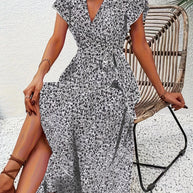 WW | Adored By You Floral Midi Kleid mit Gänseblümchen