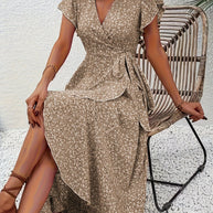 WW | Adored By You Floral Midi Kleid mit Gänseblümchen