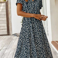 WW - Elegantes kurzärmliges Hemdblusenkleid mit Polka Dots und Kordelzug in der Taille
