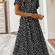 WW - Elegantes kurzärmliges Hemdblusenkleid mit Polka Dots und Kordelzug in der Taille