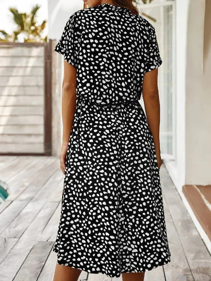 W&W Mode - Elegantes kurzärmliges Hemdblusenkleid mit Polka Dots und Kordelzug in der Taille