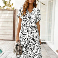 WW - Elegantes kurzärmliges Hemdblusenkleid mit Polka Dots und Kordelzug in der Taille