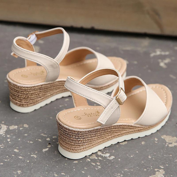 WW | Keilsandaletten Schritt in den Sommer mit trendigen Keilsandalen