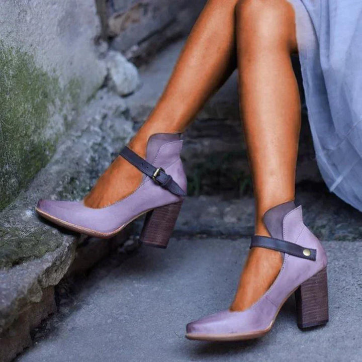 Damen Schuh mit Blockabsatz, breitem Absatz und verstellbarem Riemen