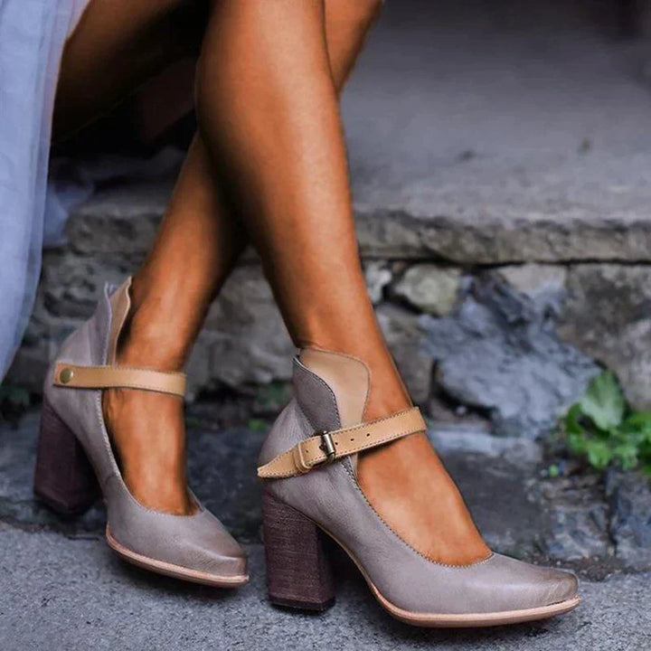 Damen Schuh mit Blockabsatz, breitem Absatz und verstellbarem Riemen