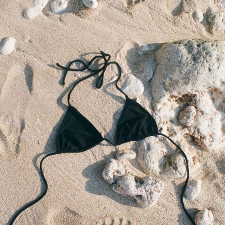 Bräunungs-Bikini mit ungepolstertem Oberteil und niedrig geschnittenem Unterteil