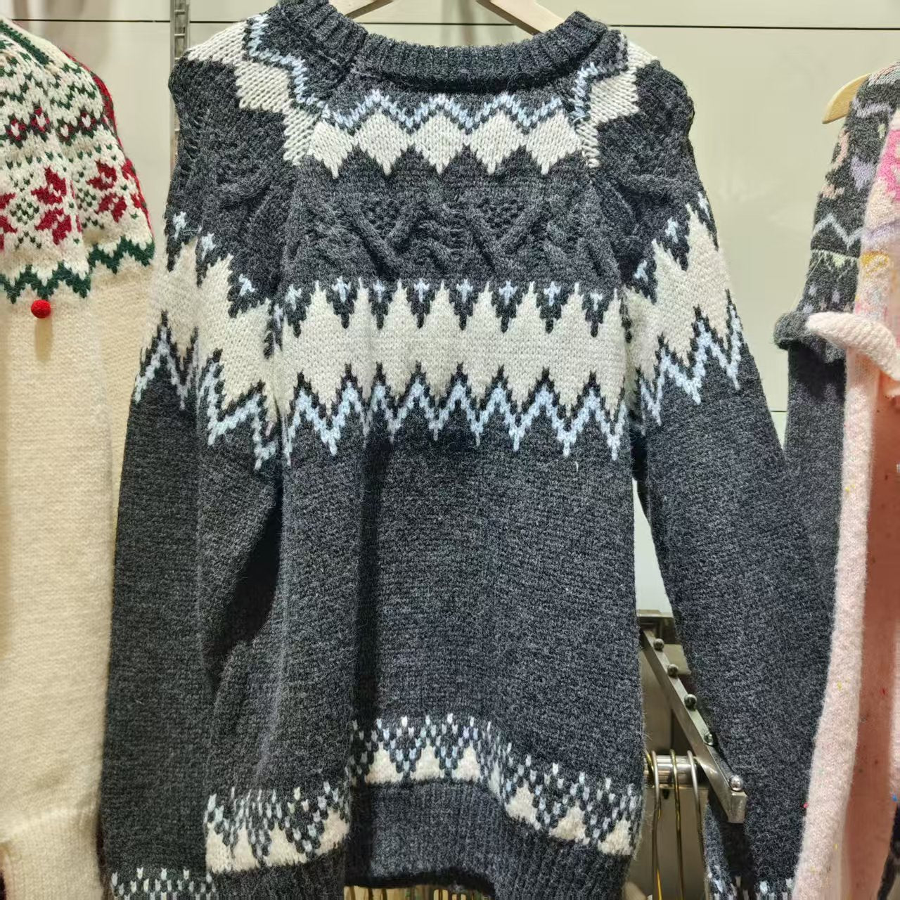 Damen Strickpullover mit grafischem Muster und weichem Material WW