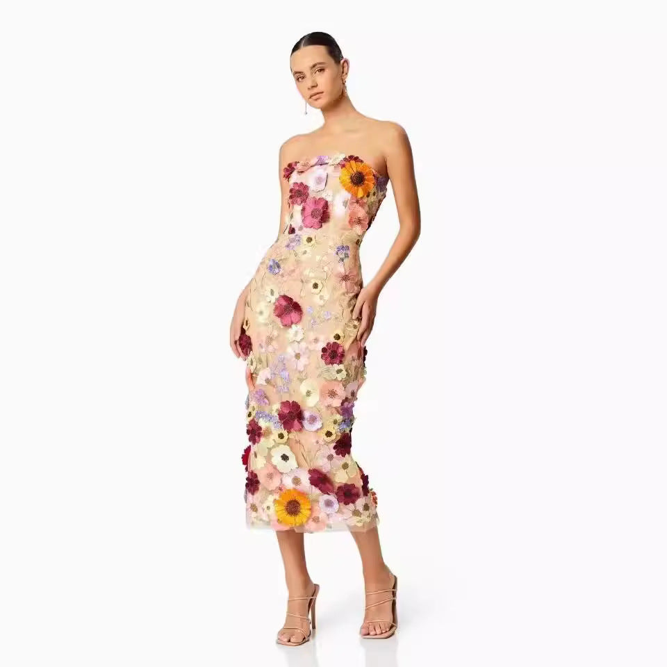 Damen Kleid mit floralem Stickdesign und elegantem körpernahen Schnitt WW