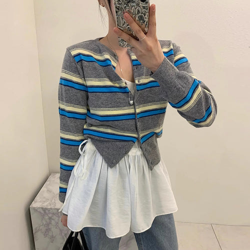 Damen sportliche Strickjacke mit modischem Streifenmuster und verspielten Knöpfen WW