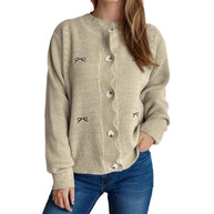 Damen Strickjacke mit verspieltem Knopf-Detail und schöner Struktur WW