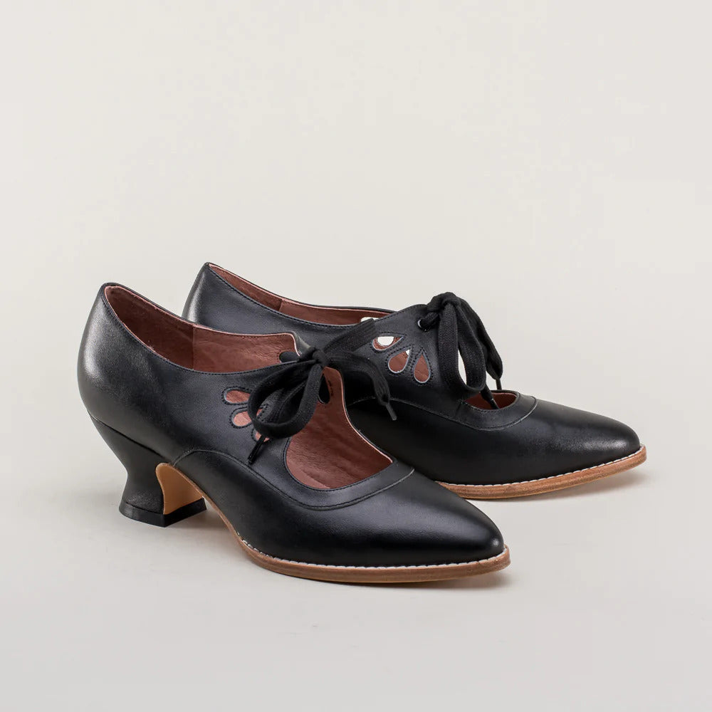 Damen elegante High Heels mit verspieltem Schnür-Design und komfortablem Blockabsatz WW