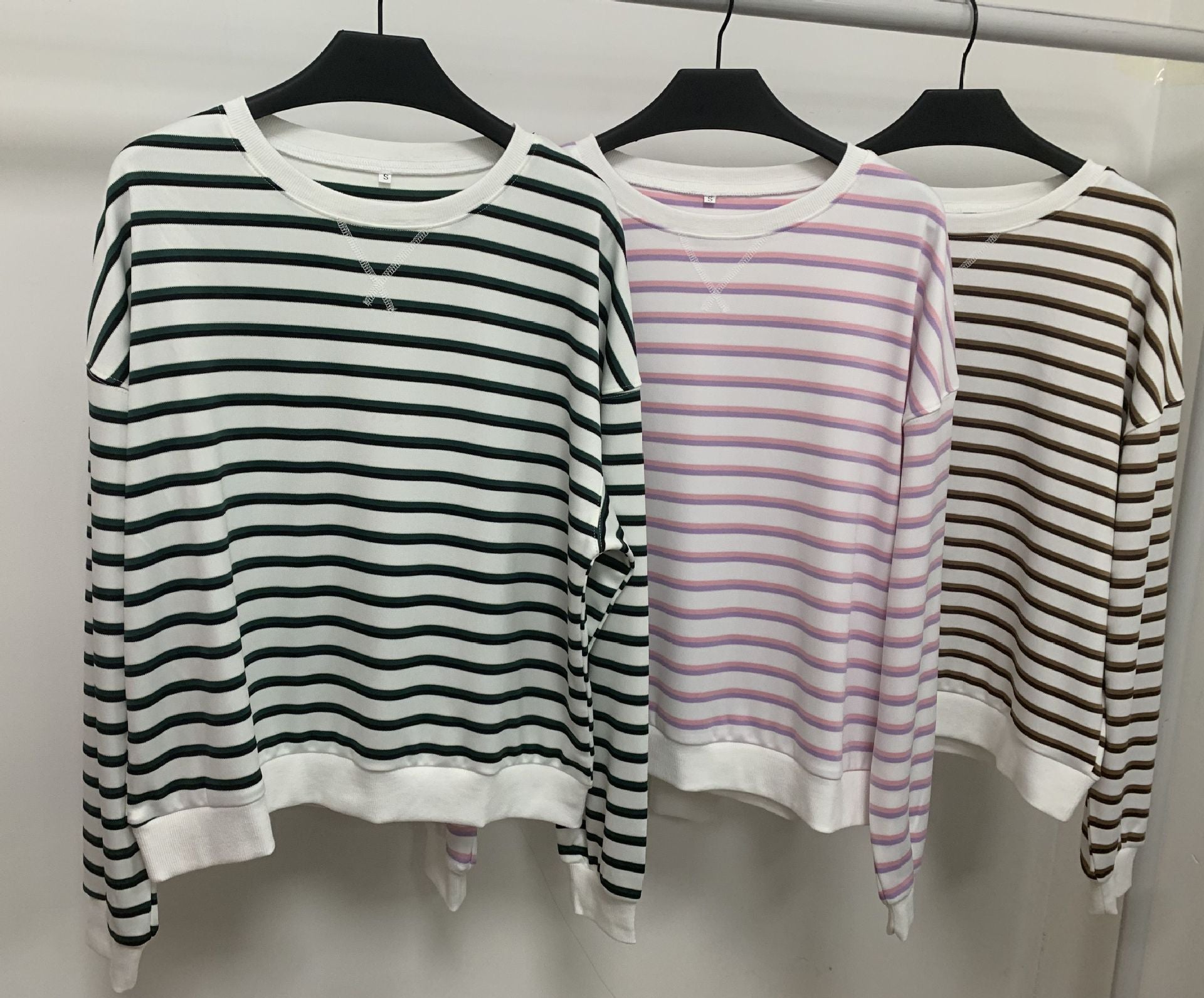 Damen lässiger Sweatshirt mit modernem Streifenmuster und Rundhalsausschnitt WW