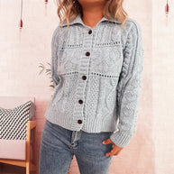 Damen Strickjacke mit strukturiertem Zopfdesign und eleganten Knopfdetails WW