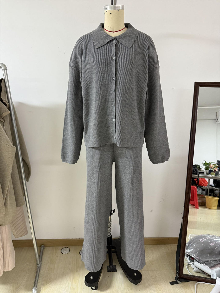 Damen Strickanzug mit modernem Kragen und lockerer Passform WW