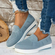 Damen Slip-On Freizeitsneaker mit atmungsaktivem Strickoberteil und rutschfester Sohle WW