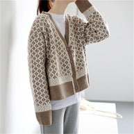 Damen Strickjacke mit geometrischem Design und Knopfverschluss WW