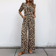 Damen lässiger Jumpsuit mit Leo-Muster und schulterfreien Puffärmeln WW