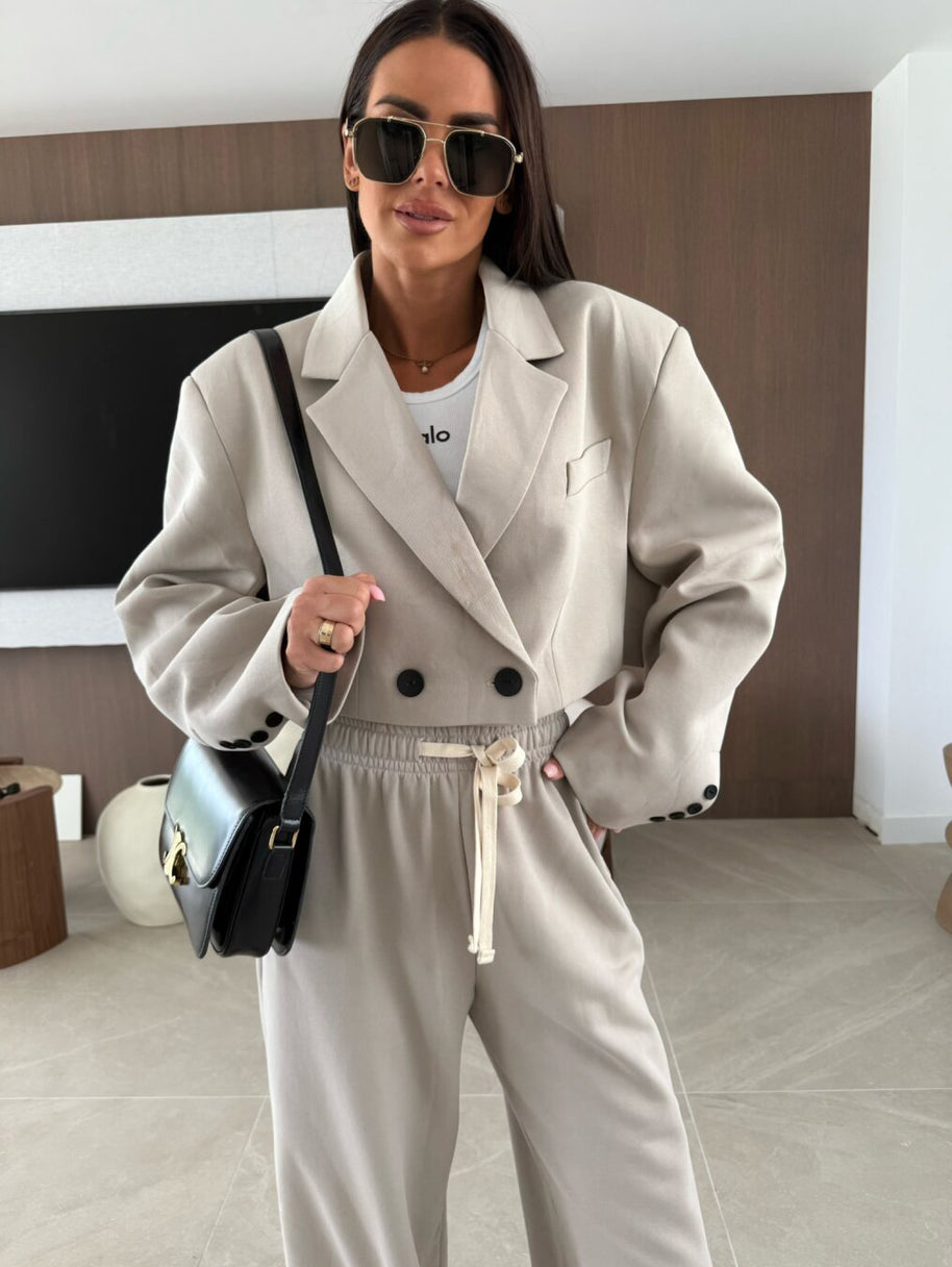 Damen sportliches Urlaubs-Set mit lässigem Blazer und hoch geschnittenem Oberteil WW