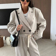 Damen sportliches Urlaubs-Set mit lässigem Blazer und hoch geschnittenem Oberteil WW