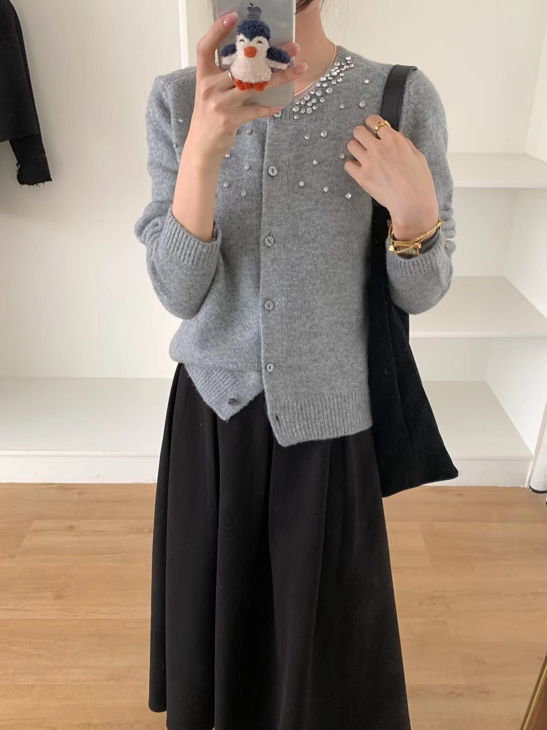 Damen Strickjacke mit eleganten Perlenapplikationen und klassischem Rundhalsausschnitt WW