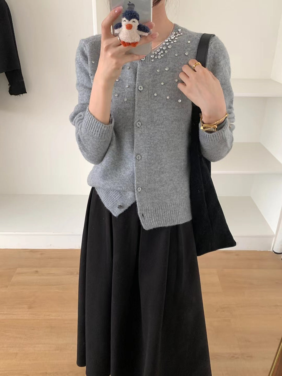 Damen Strickjacke mit eleganten Perlenapplikationen und klassischem Rundhalsausschnitt WW