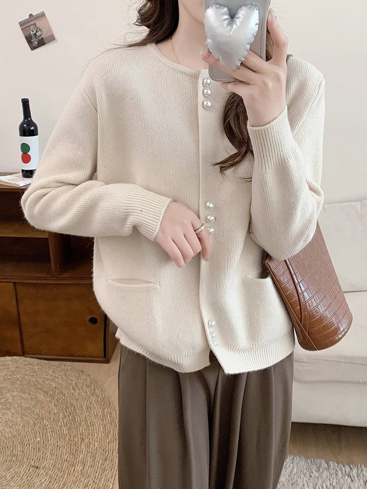Damen Strickjacke mit eleganten Perlenknöpfen WW