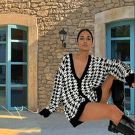 Damen Strickjacke mit großflächigem Hahnentrittmuster und tiefem V-Ausschnitt WW