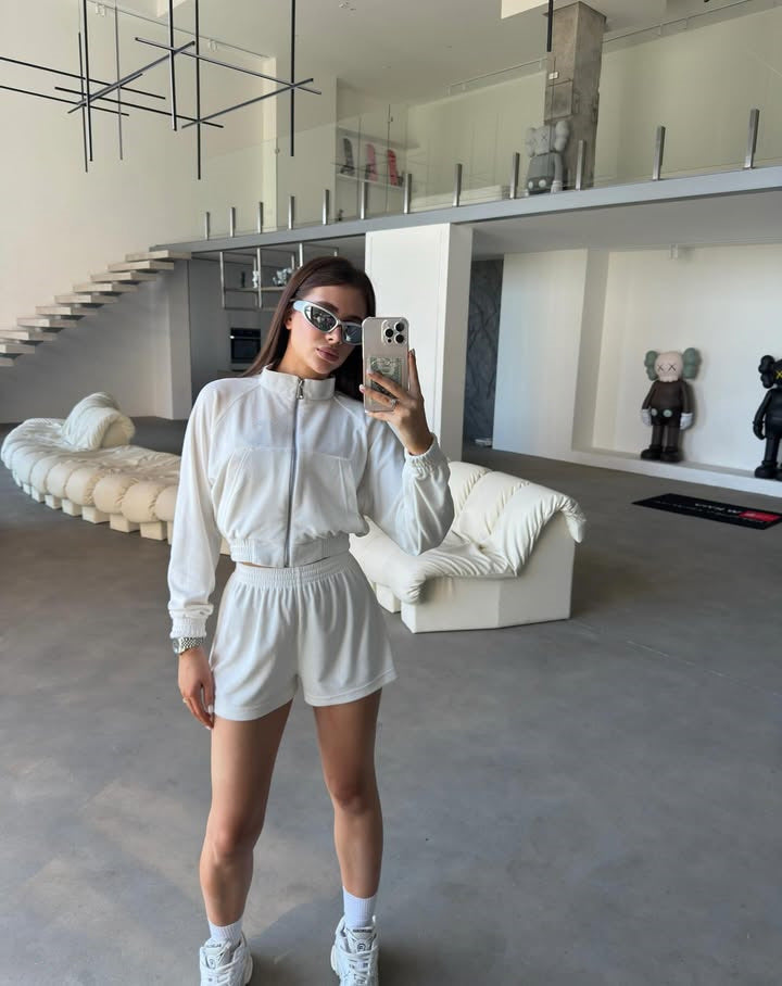 Damen sportlicher Freizeitjacken- und Shorts-Set mit leichtem Material WW