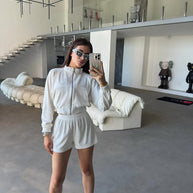 Damen sportlicher Freizeitjacken- und Shorts-Set mit leichtem Material WW