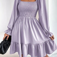 Damen eingearbeitetes Minikleid mit voluminösen Rüschenärmeln und Square-Neck WW
