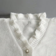 Damen Strickpullover mit Rüschendetails und perlenverzierten Knöpfen WW