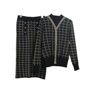 Damen Strickensemble mit dekorativen Knöpfen und elegantem V-Ausschnitt WW