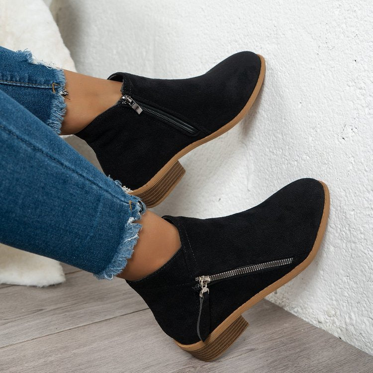 Damen Stiefel mit seitlichem Reißverschluss und elegantem Samtoberfläche W&W Mode