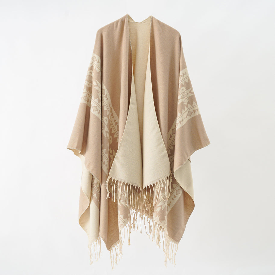 Damen eleganter Strickponcho mit kunstvollen Fransen und floralen Akzenten WW