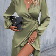 WW | V-Ausschnitt Kleid Satin Taille Eng Niedrig Ausschnitt Lässig Midi Kleid Süß Frauen Kleidung