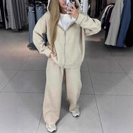 Damen Sportliches Sweat-Outfit mit Kapuze und weiter Passform WW