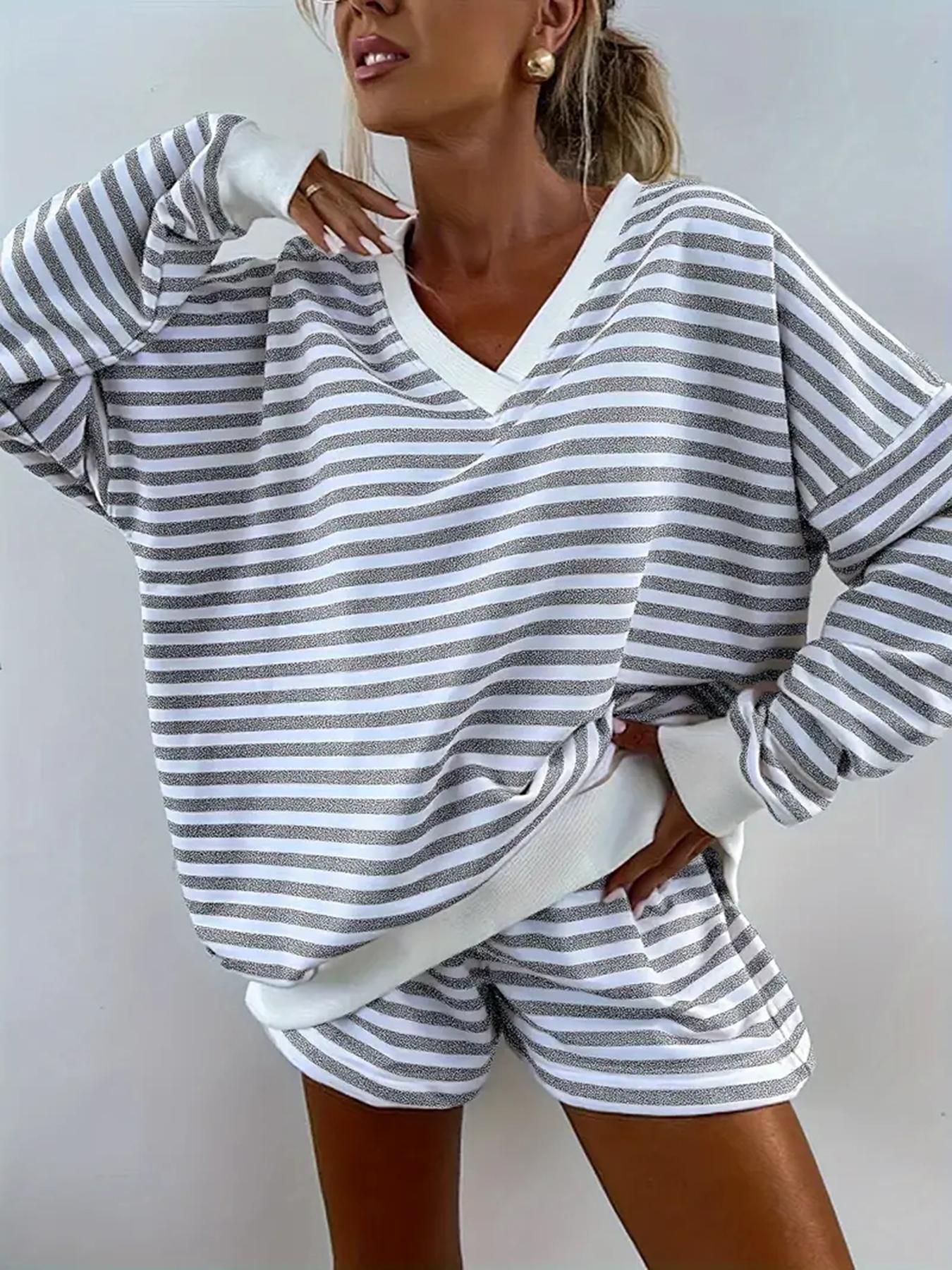Damen Sportliches Streifenoberteil mit kurzen Shorts WW