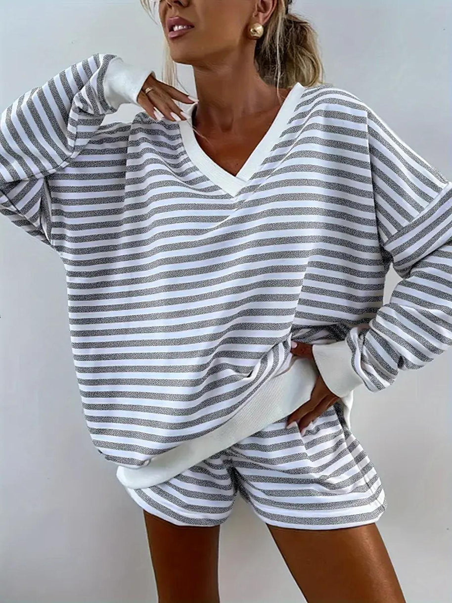 Damen Sportliches Streifenoberteil mit kurzen Shorts WW