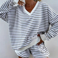 Damen Sportliches Streifenoberteil mit kurzen Shorts WW
