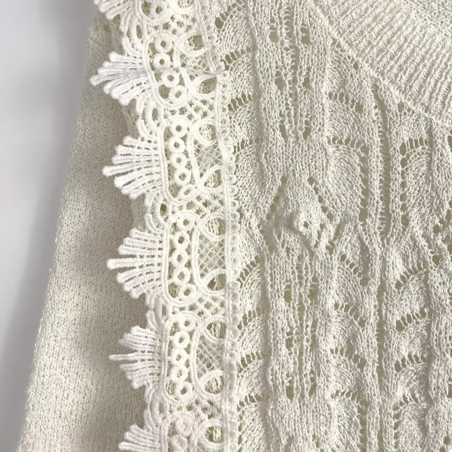 Damen Strickjacke mit aufwendiger Häkelspitze und eleganten Rüschendetails WW