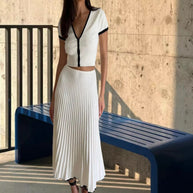 Damen Set aus Rippenstrick-Oberteil und plissiertem Rock WW