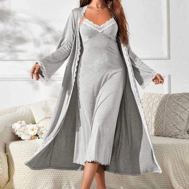 Damen luxuriöses Nachthemd mit elegantem Spitzenbesatz und langem Cardigan W&W Mode