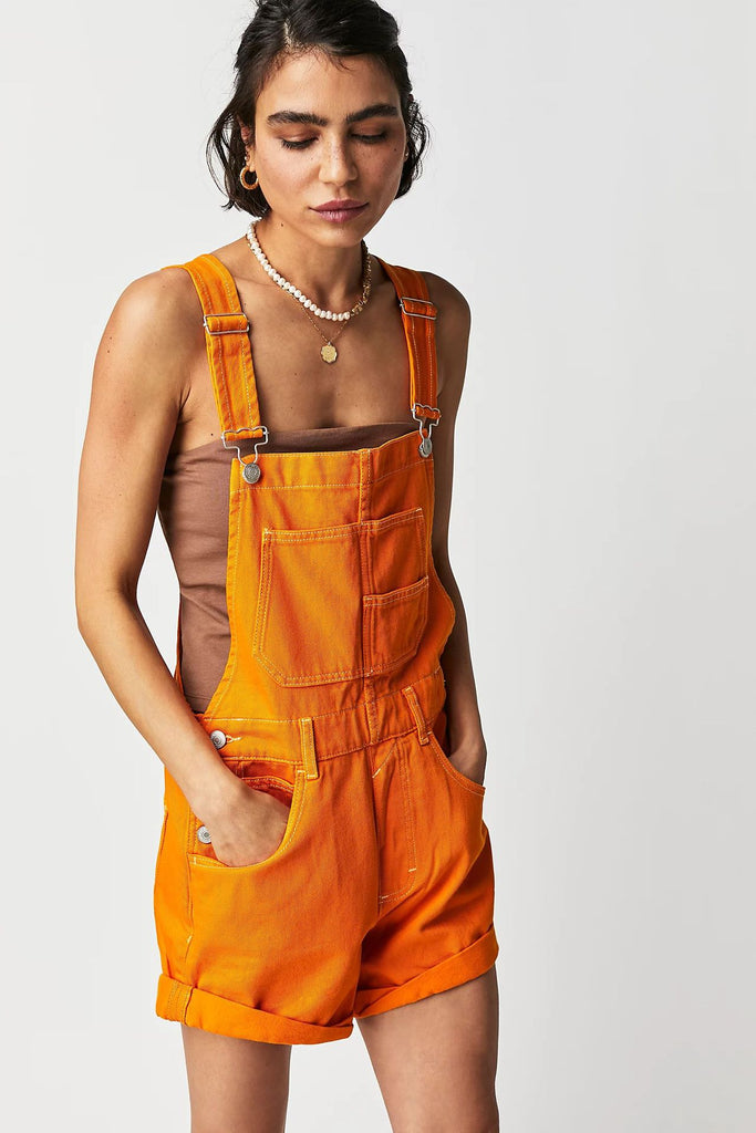 Damen Latz-Shorts aus Denim mit praktischen Taschen und modischem Design WW