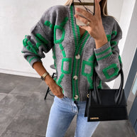Damen Strickjacke mit grafischem Muster und eleganten Knöpfen WW